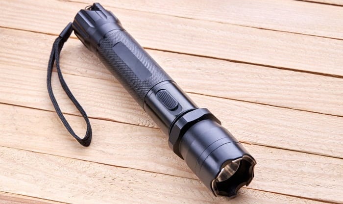 How-to-use-a-flashlight-for-self-defense