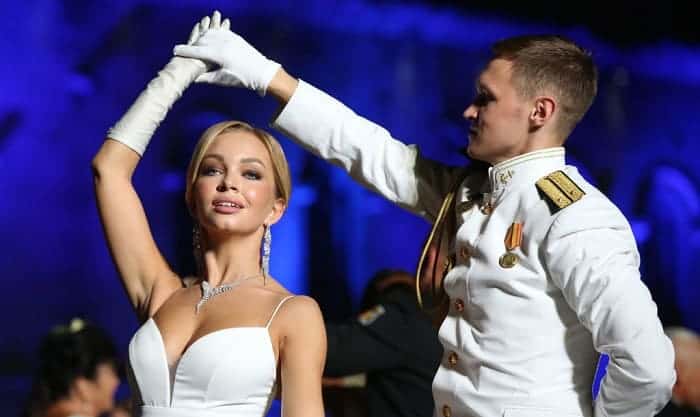 What You Should Wear to a Military Ball | Military.com