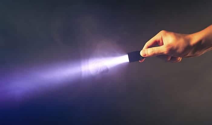 how to use a tactical flashlight for self defense