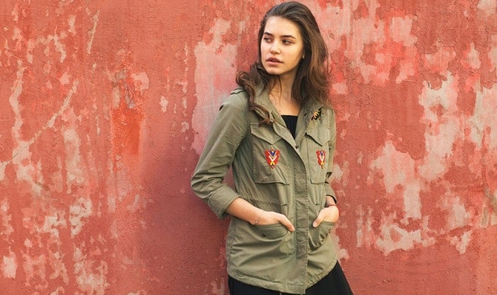 how to wear a military jacket